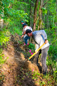 FORC volunteers building trail at Dorrance.